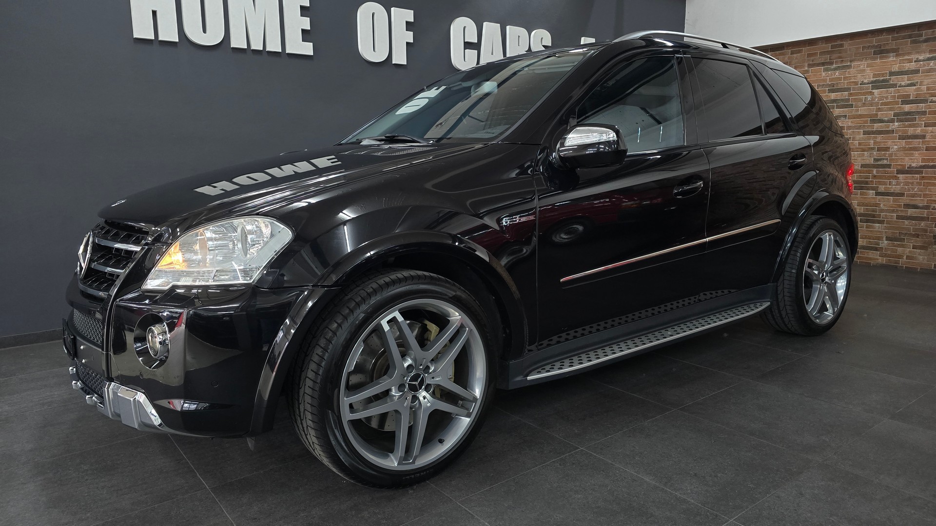 MERCEDES-BENZ ML 63 AMG 4Matic 7G-Tronic-showroom-element-2