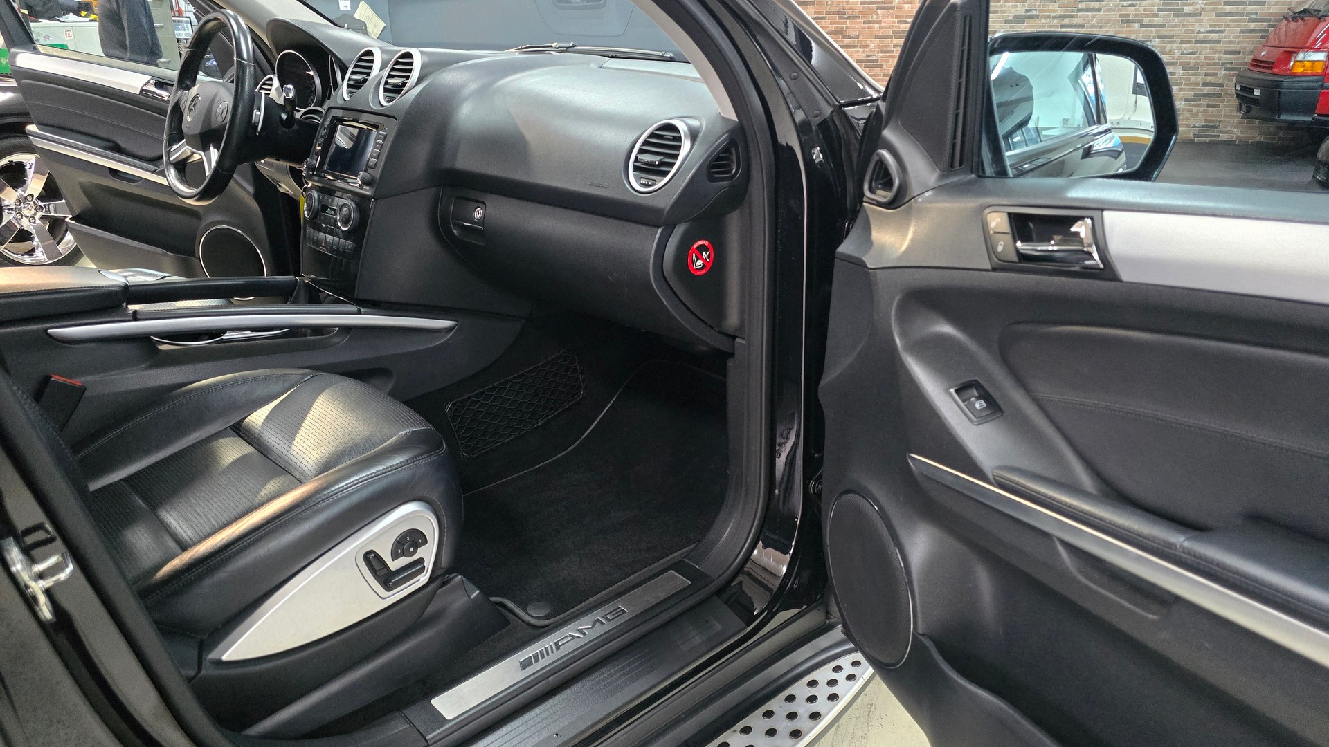 MERCEDES-BENZ ML 63 AMG 4Matic 7G-Tronic-image-23