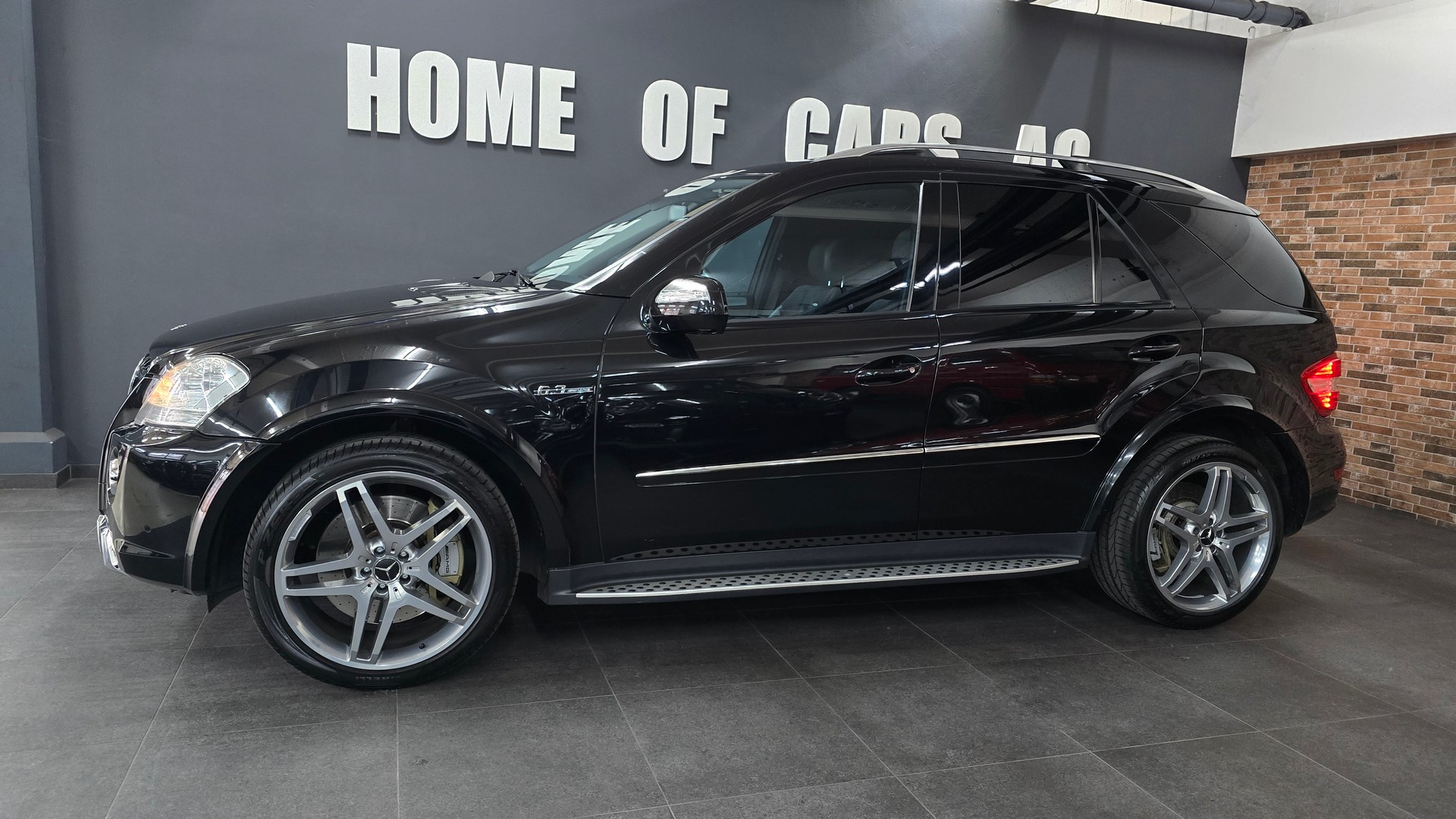 MERCEDES-BENZ ML 63 AMG 4Matic 7G-Tronic-showroom-element-3
