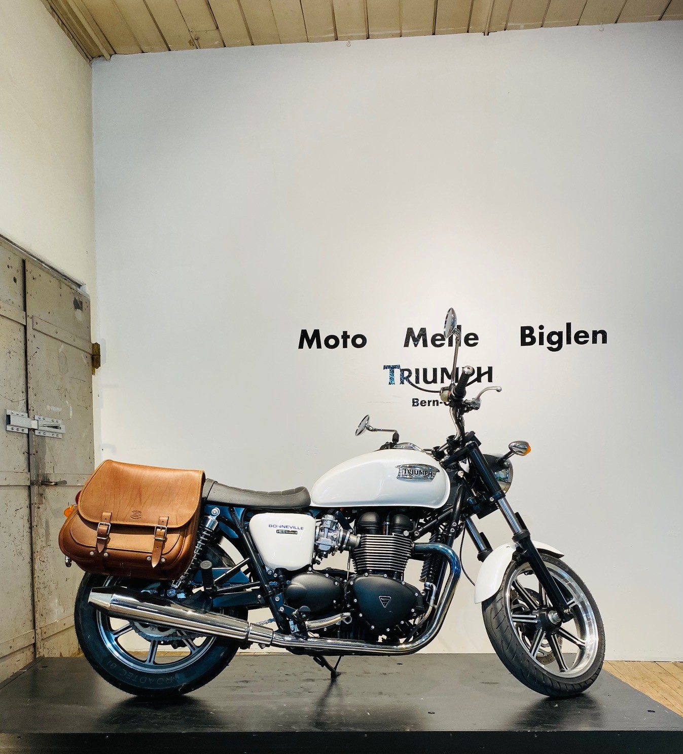 TRIUMPH Bonneville 900 i-image-1