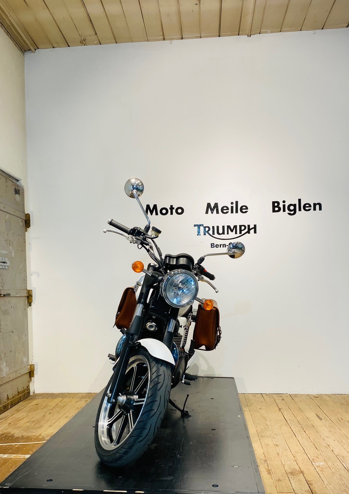 TRIUMPH Bonneville 900 i-image-7