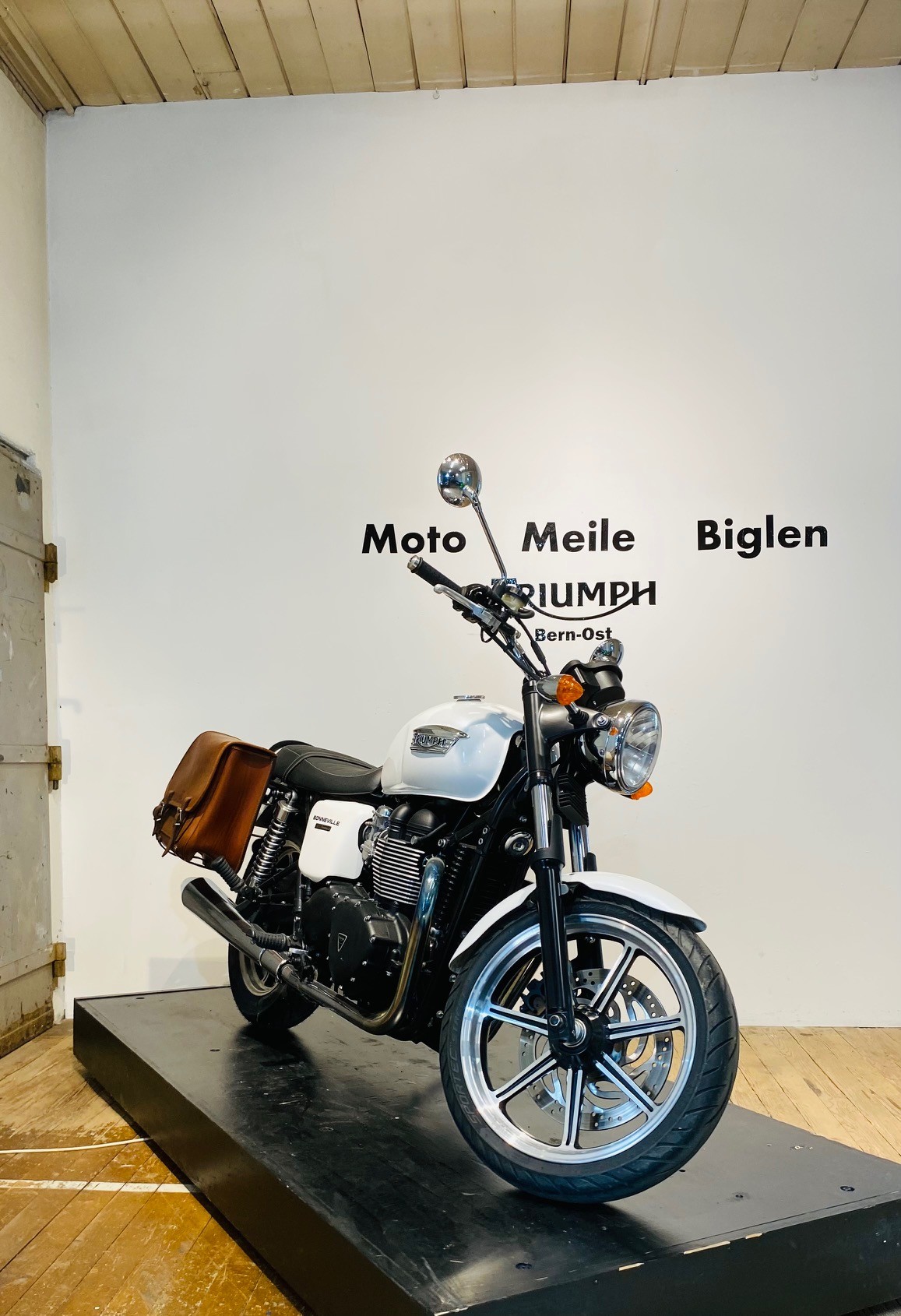 TRIUMPH Bonneville 900 i-image-0