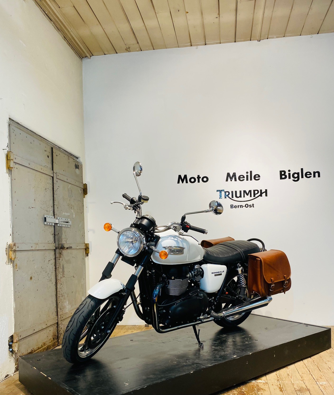 TRIUMPH Bonneville 900 i-image-6