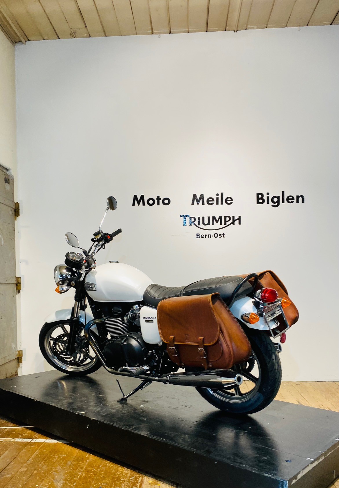 TRIUMPH Bonneville 900 i-image-4