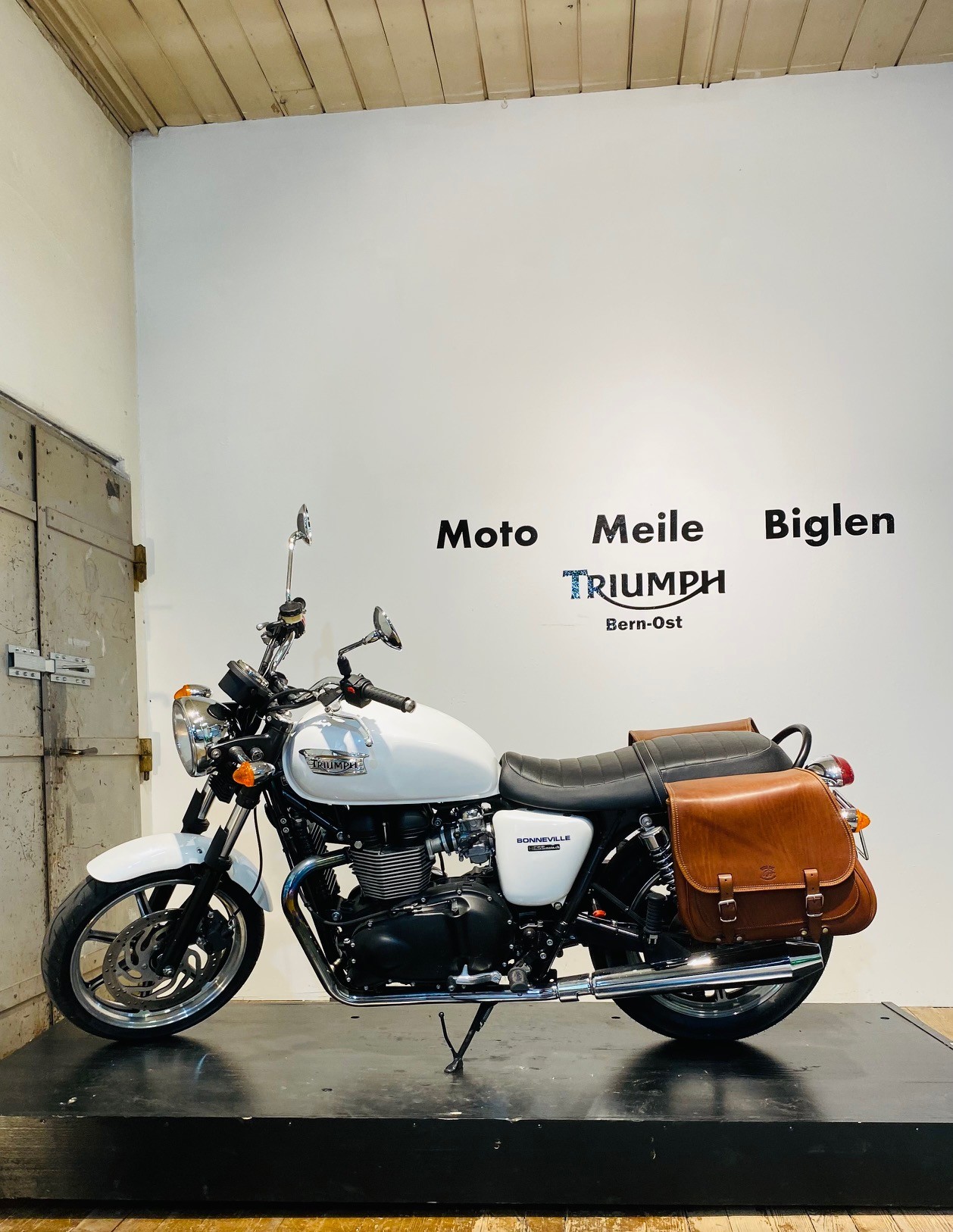 TRIUMPH Bonneville 900 i-image-5