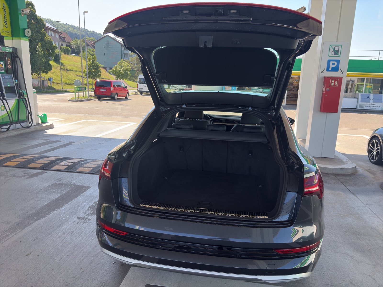 AUDI e-tron Sportback 50 Advanced quattro-image-17