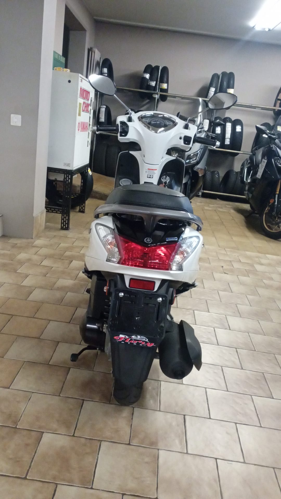 YAMAHA D'elight LTS 125 UBS-image-6