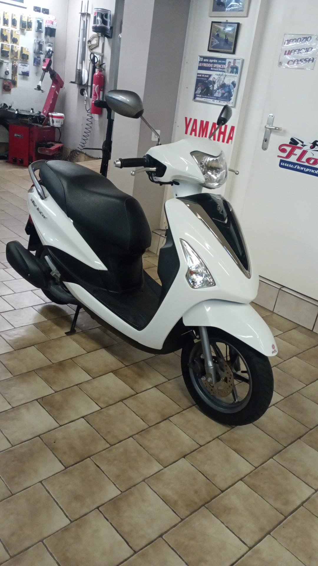 YAMAHA D'elight LTS 125 UBS-image-4