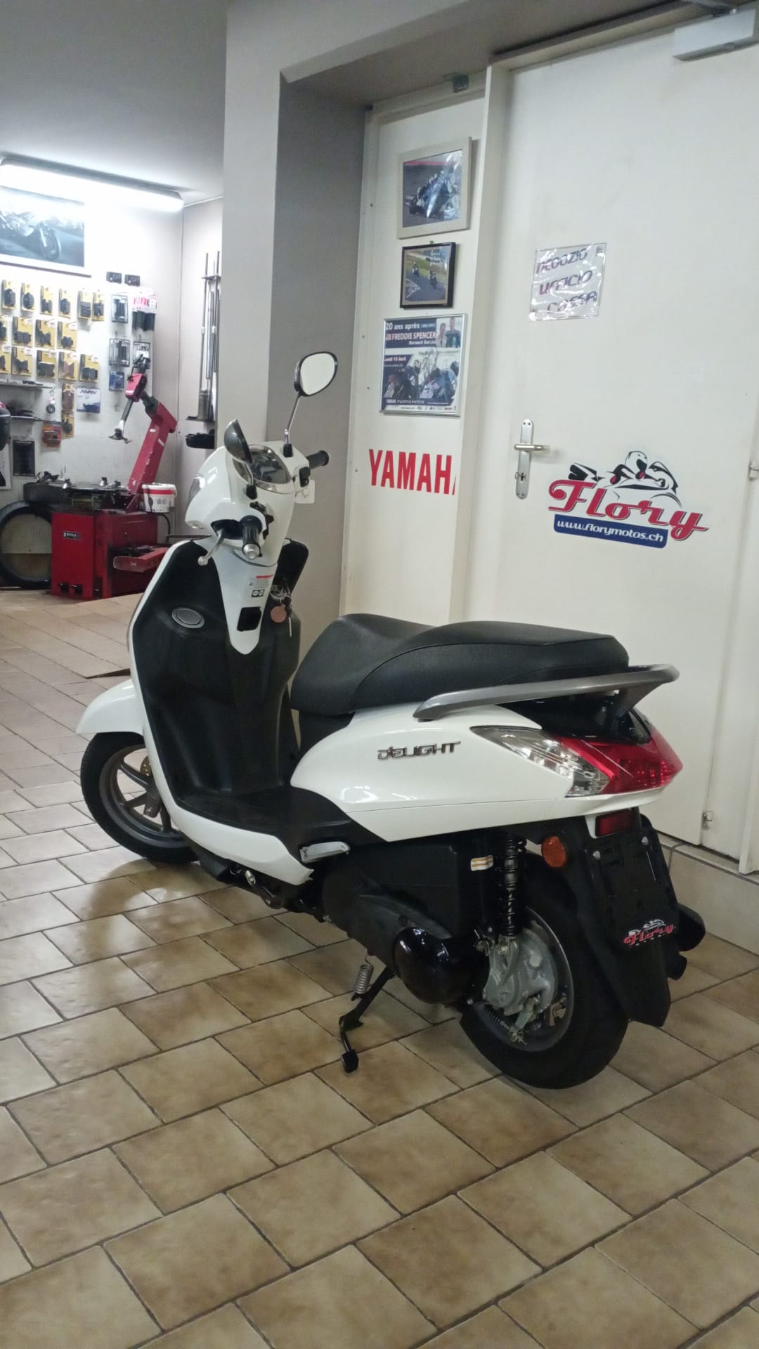 YAMAHA D'elight LTS 125 UBS-image-2