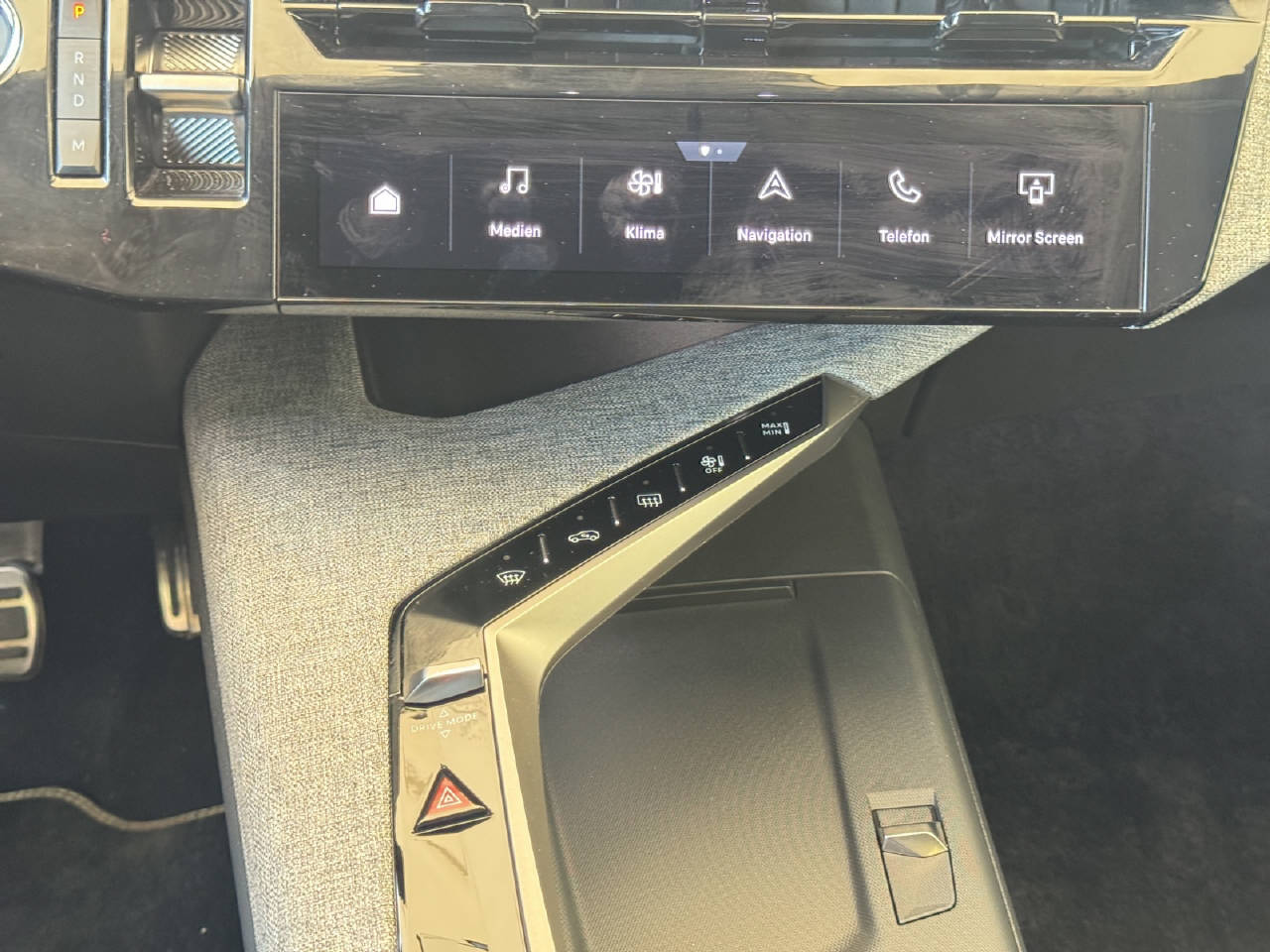 PEUGEOT 5008 1.2 Hybrid GT 145PS 7-Plätzer-image-17