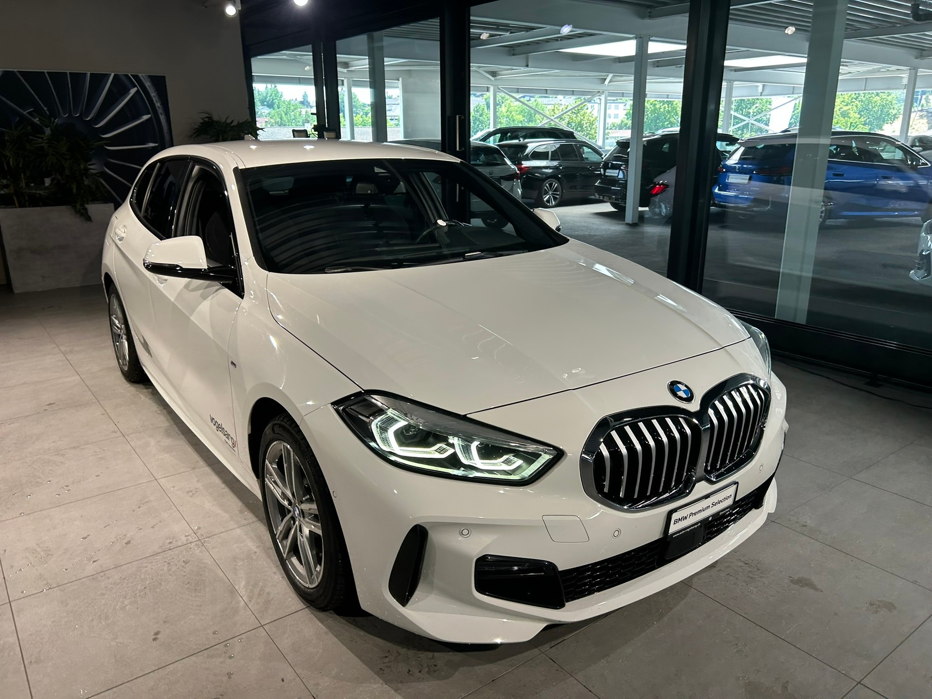 BMW 120i Pure M Sport Steptronic-showroom-element-2