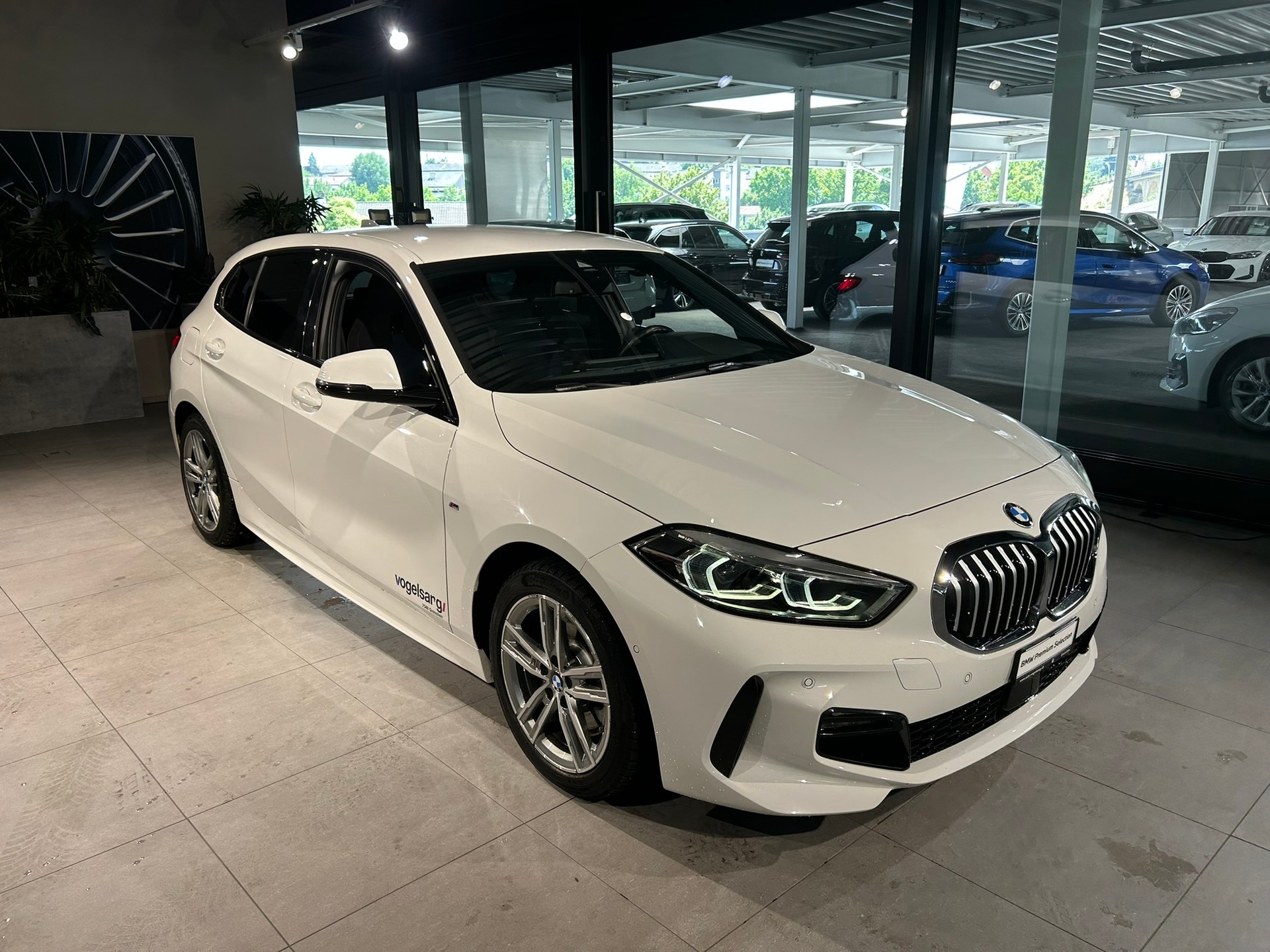 BMW 120i Pure M Sport Steptronic-showroom-element-1