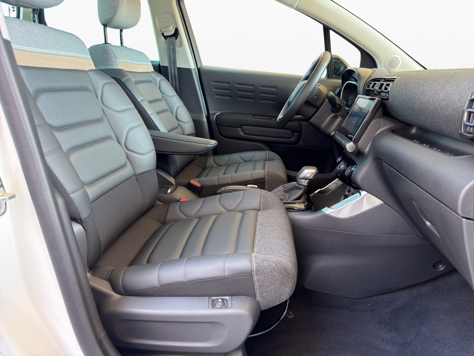 CITROEN C3 Aircross 1.2i PureTech Shine Pack EAT6-image-14