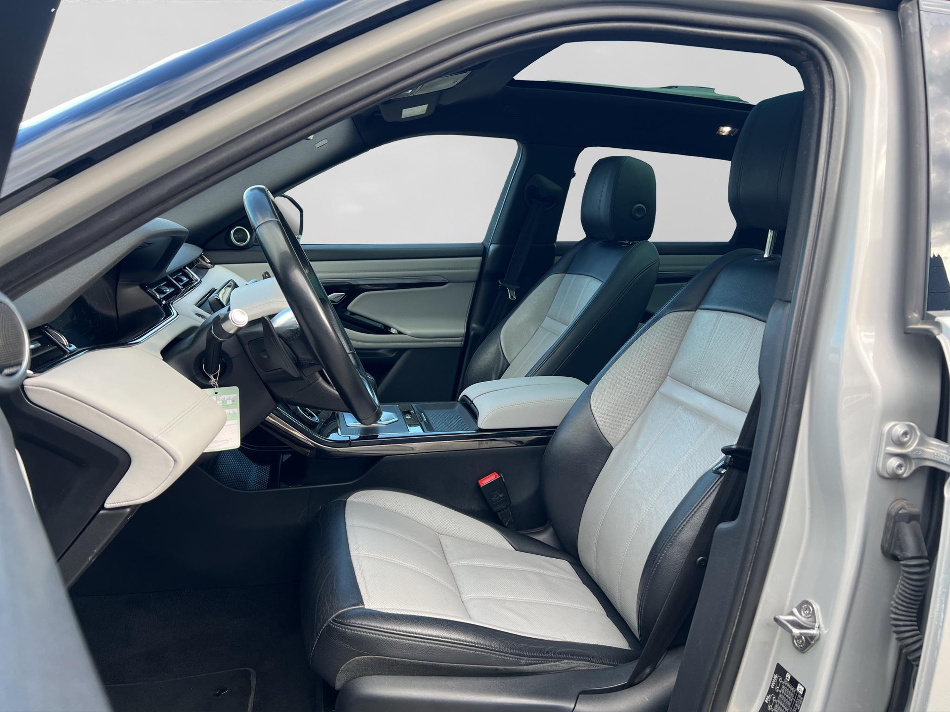 LAND ROVER Range Rover Evoque 2.0 T 250 First Edition-showroom-element-1