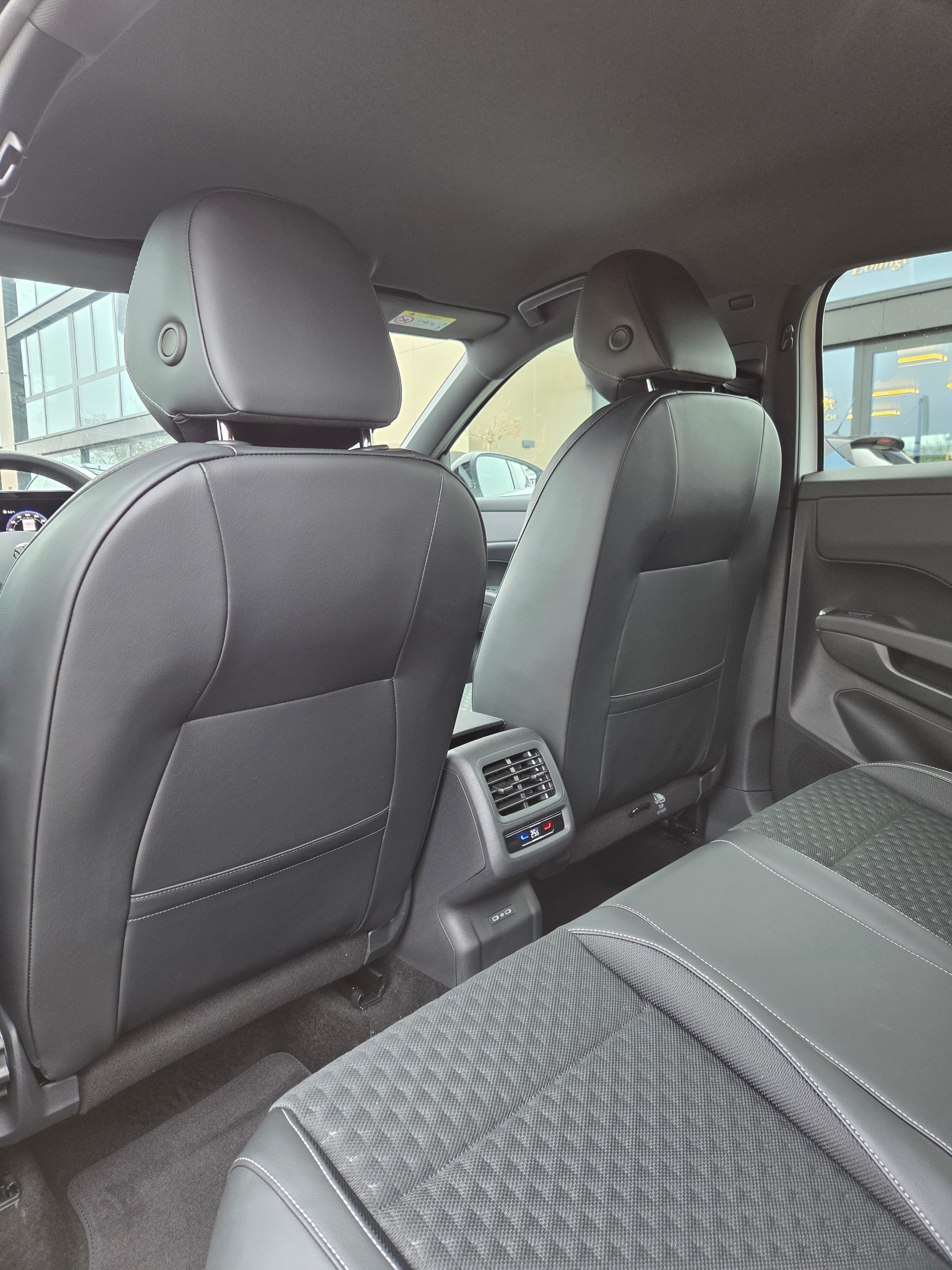 VW T-Roc 1.5 eTSI mHEV R-Line DSG-image-9