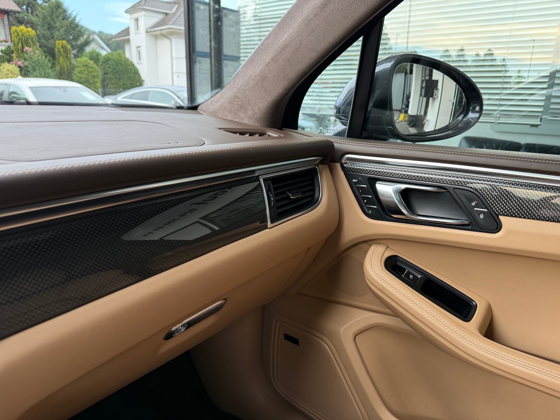 PORSCHE Macan Turbo Performance PDK-image-12