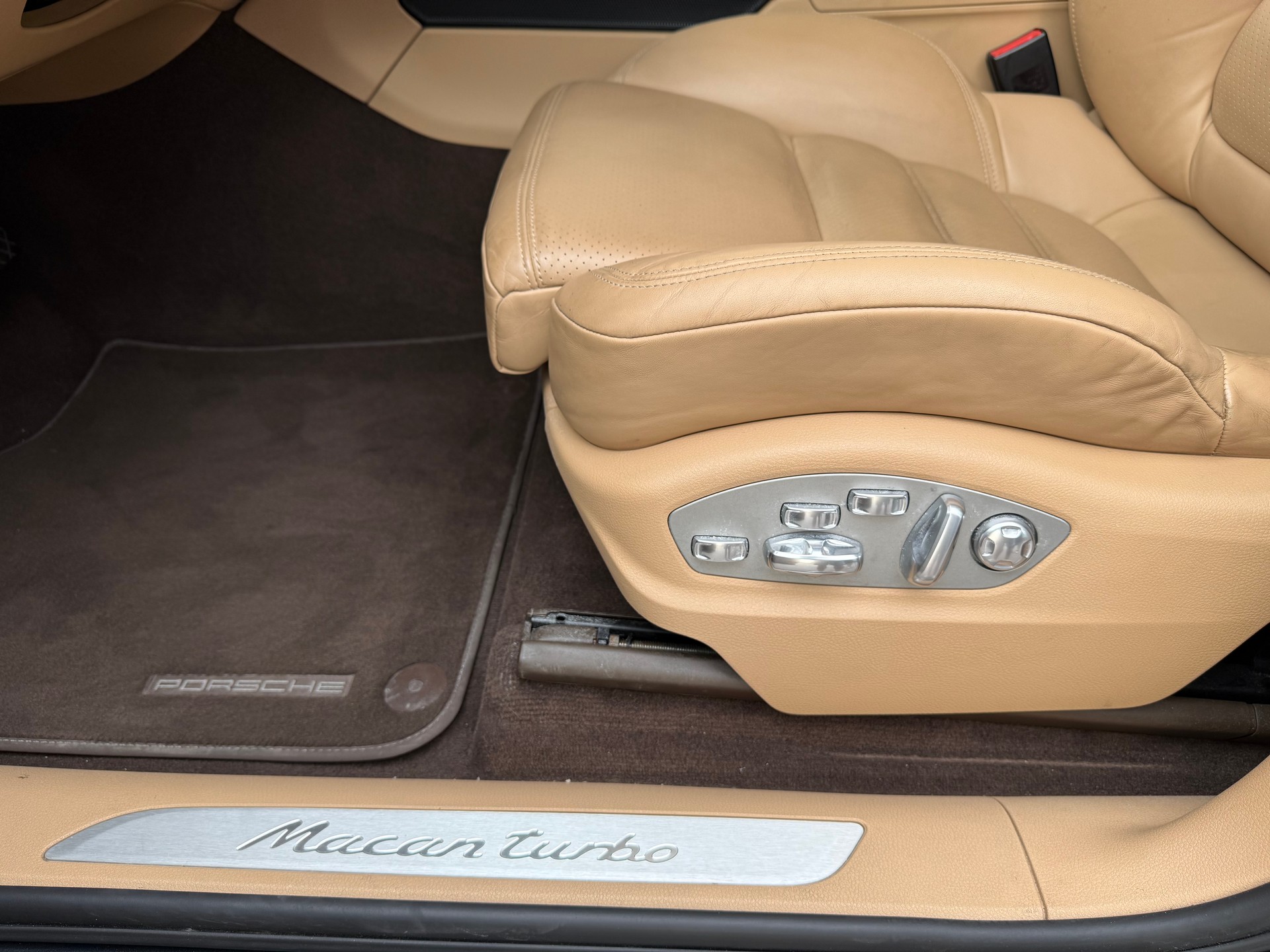 PORSCHE Macan Turbo Performance PDK-image-8