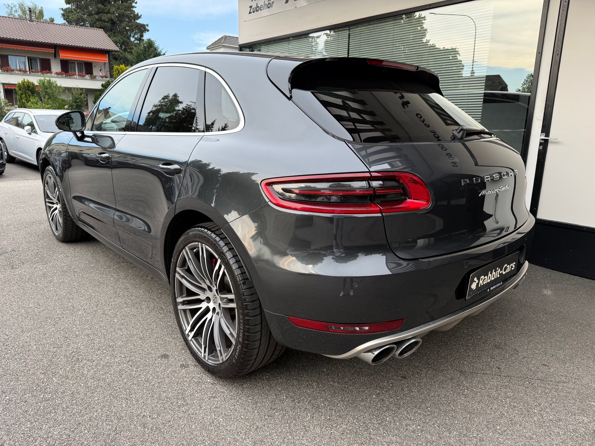PORSCHE Macan Turbo Performance PDK-showroom-element-3