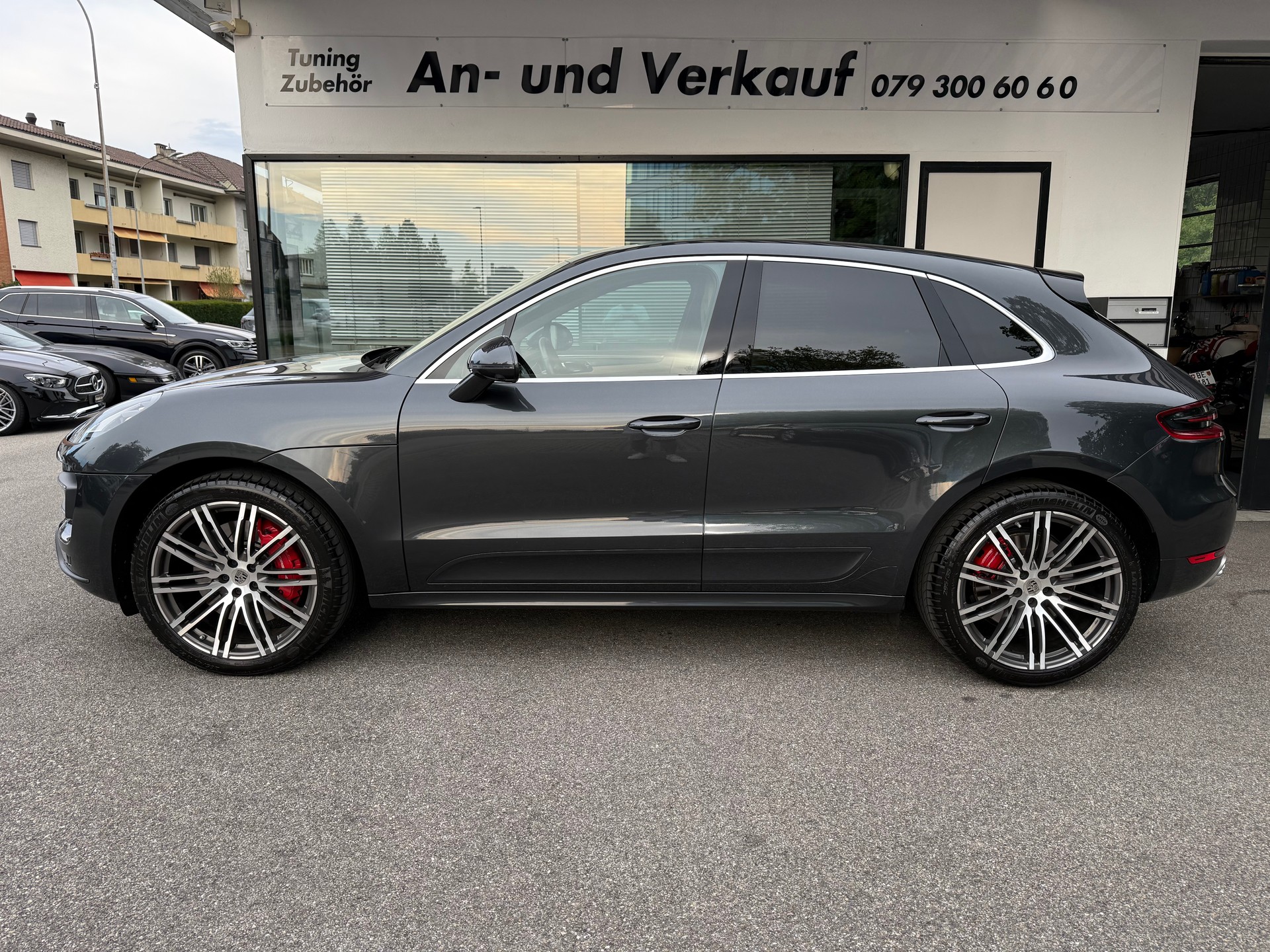 PORSCHE Macan Turbo Performance PDK-showroom-element-2