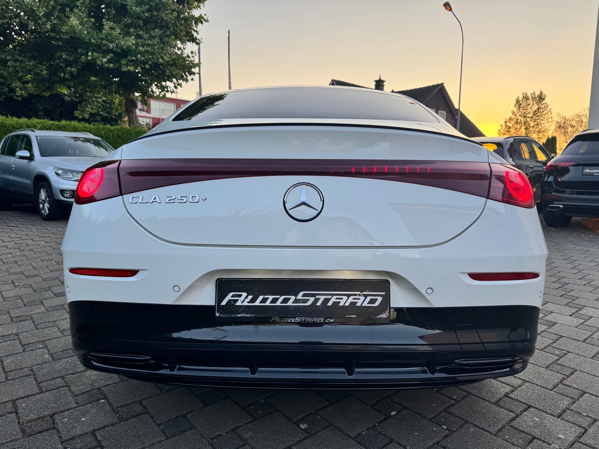 MERCEDES-BENZ CLA 250+ 85 kWh EQ AMG Line-image-4