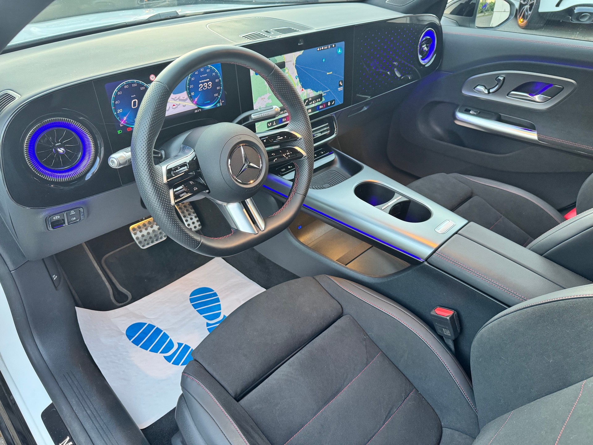 MERCEDES-BENZ CLA 250+ 85 kWh EQ AMG Line-image-6