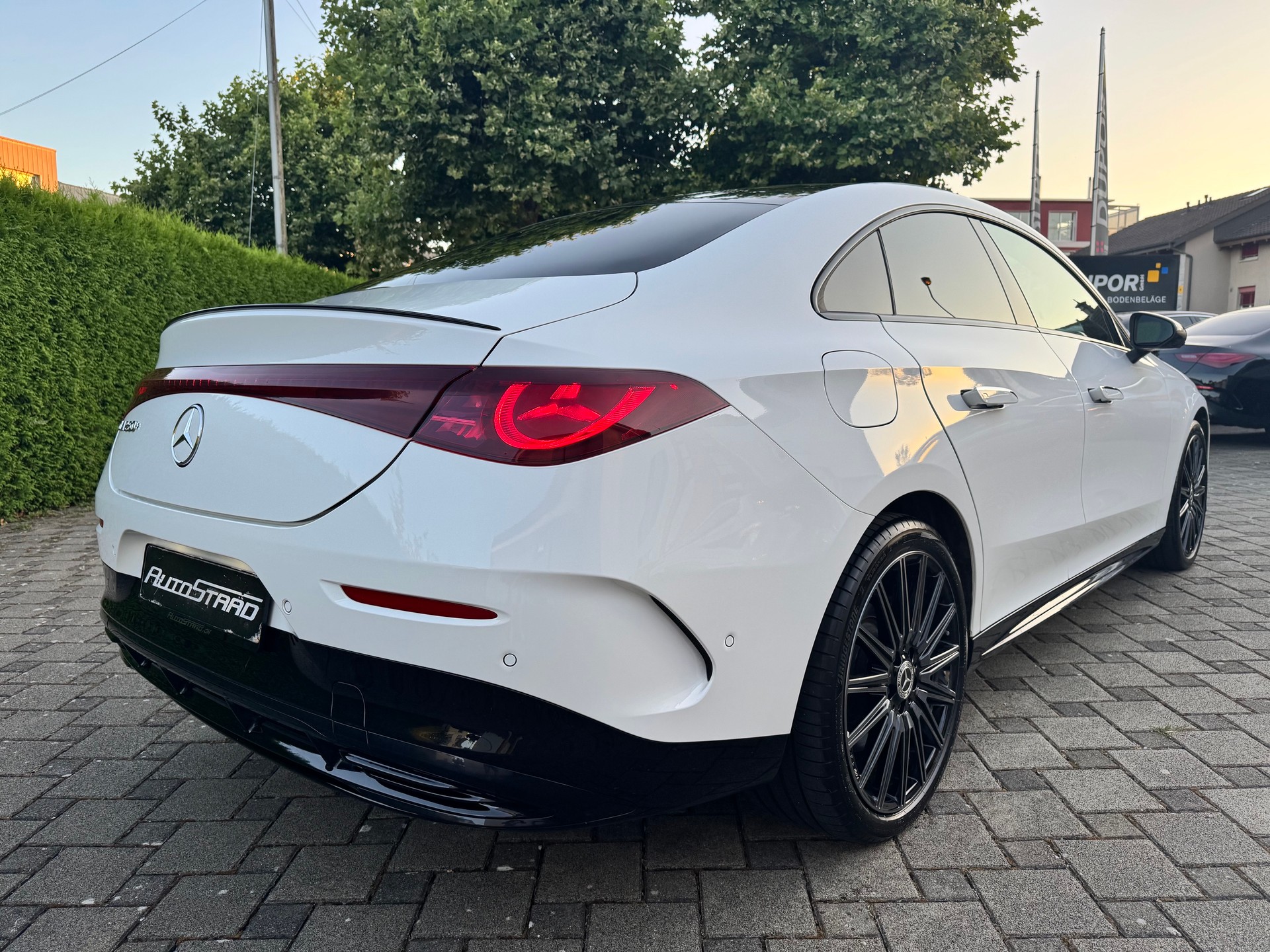 MERCEDES-BENZ CLA 250+ 85 kWh EQ AMG Line-showroom-element-3