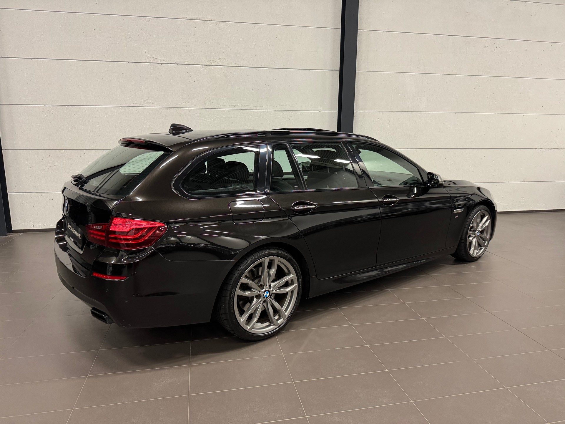 BMW M550d Touring xDrive Steptronic-image-11