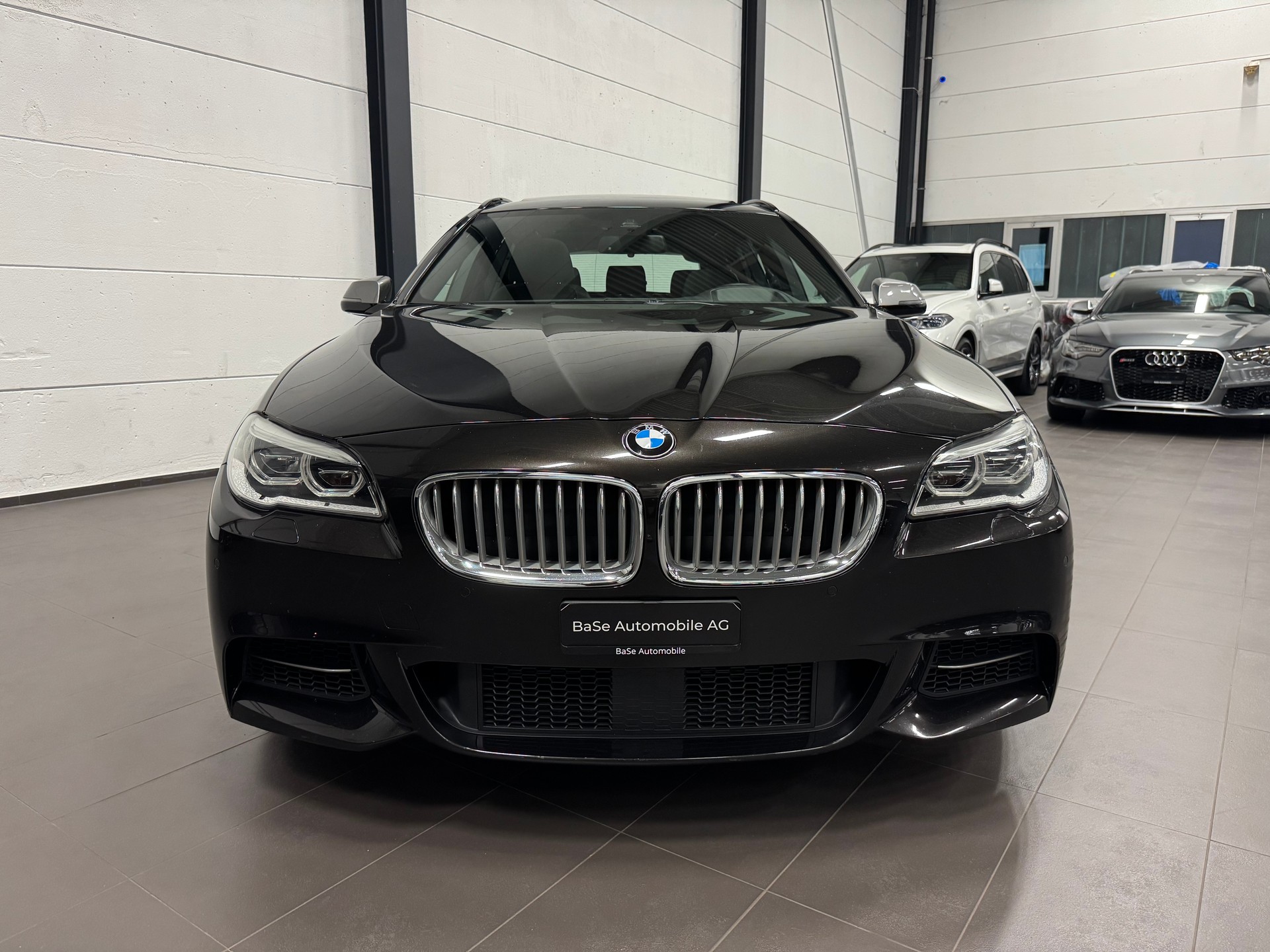 BMW M550d Touring xDrive Steptronic-image-6