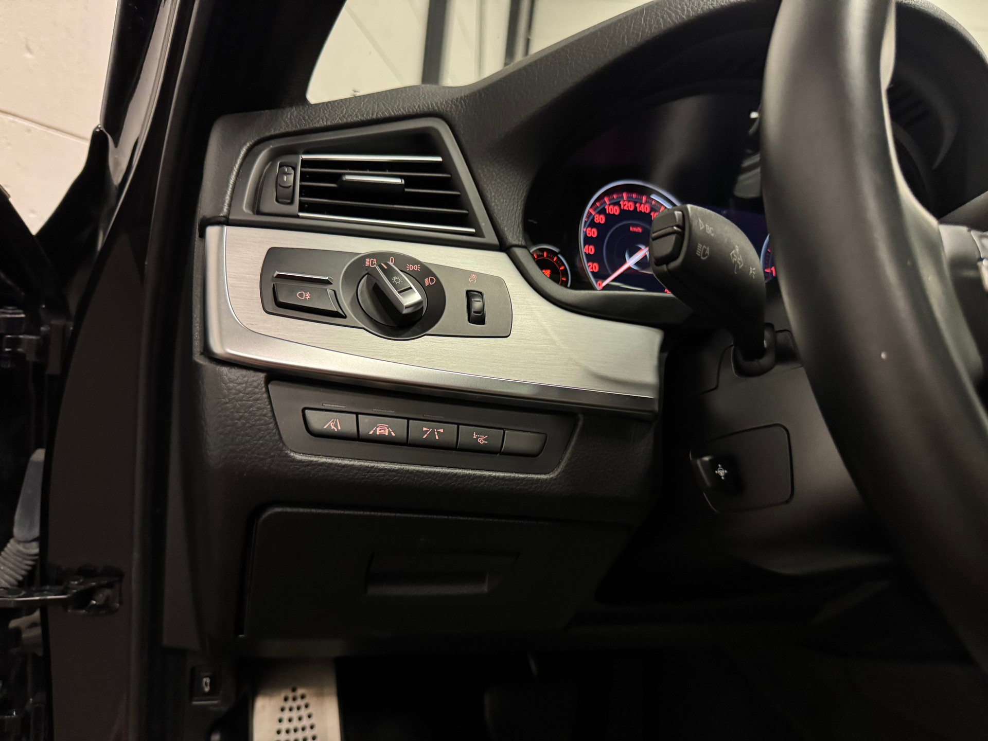 BMW M550d Touring xDrive Steptronic-image-27
