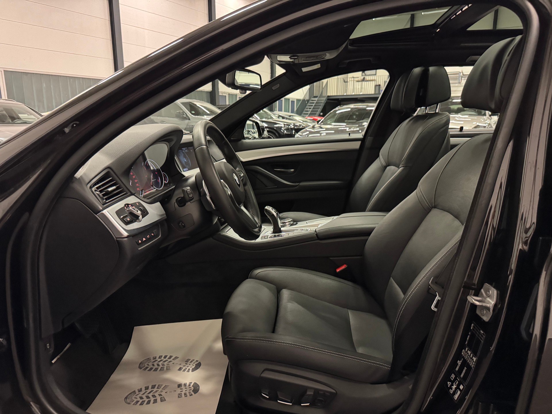 BMW M550d Touring xDrive Steptronic-image-17