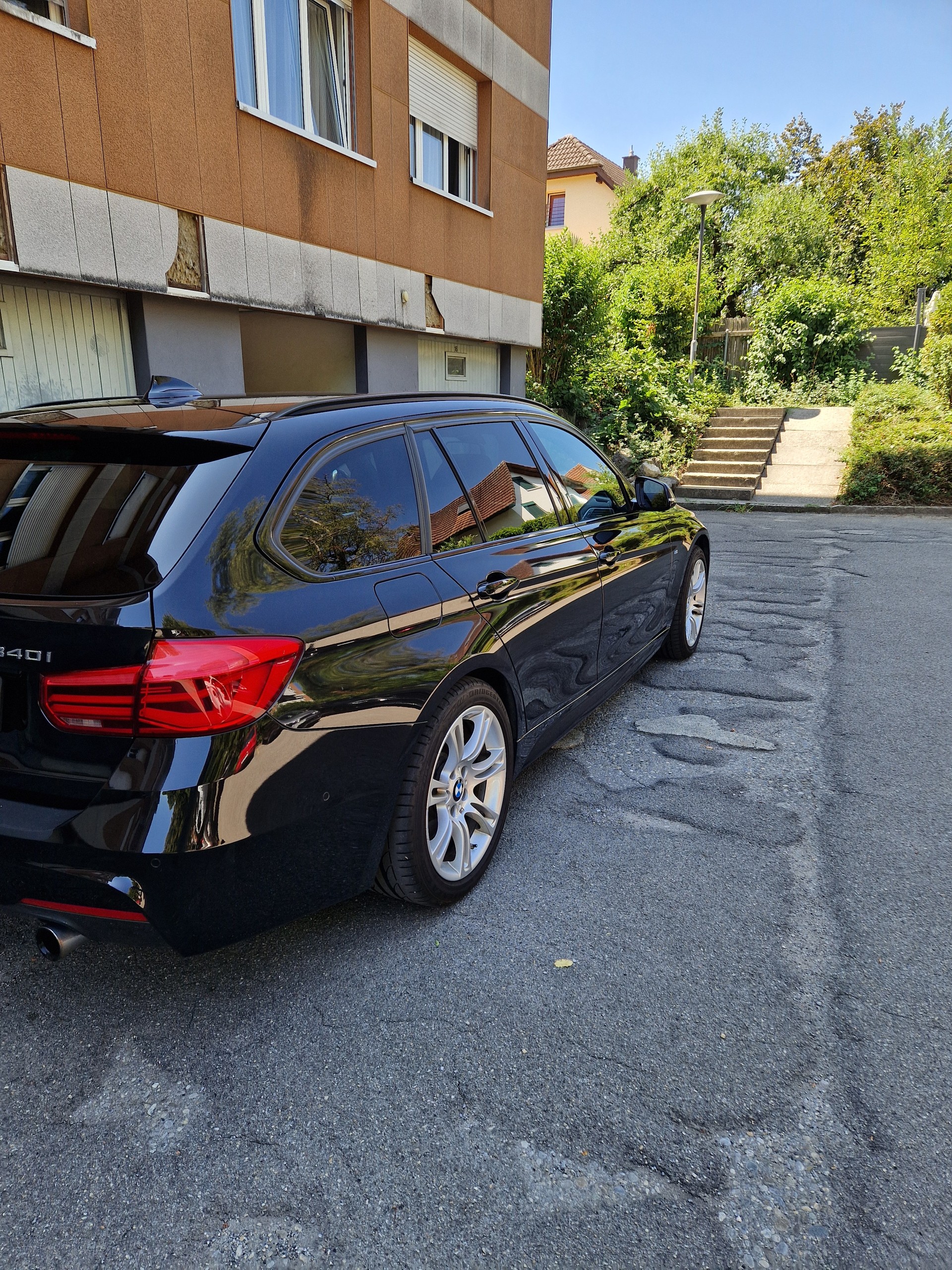 BMW 340i xDrive Touring Steptronic-showroom-element-2