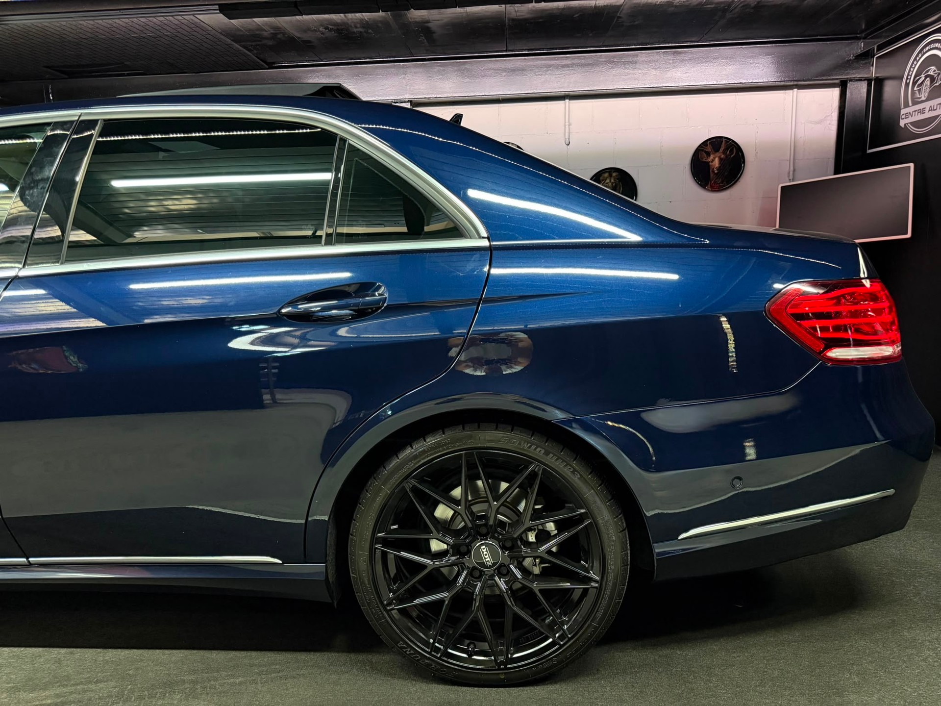 MERCEDES-BENZ E 250 CDI Elégance 4Matic 7G-Tronic-image-7