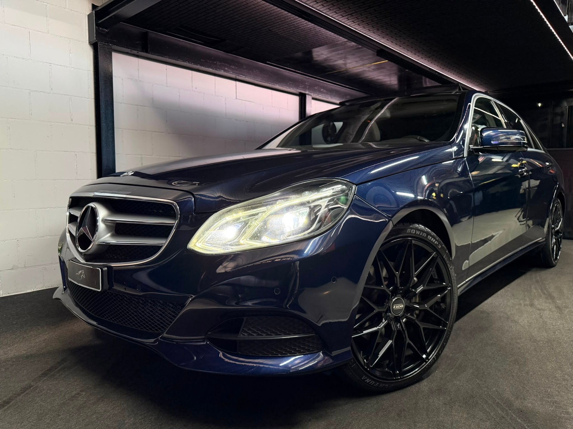 MERCEDES-BENZ E 250 CDI Elégance 4Matic 7G-Tronic-showroom-element-1