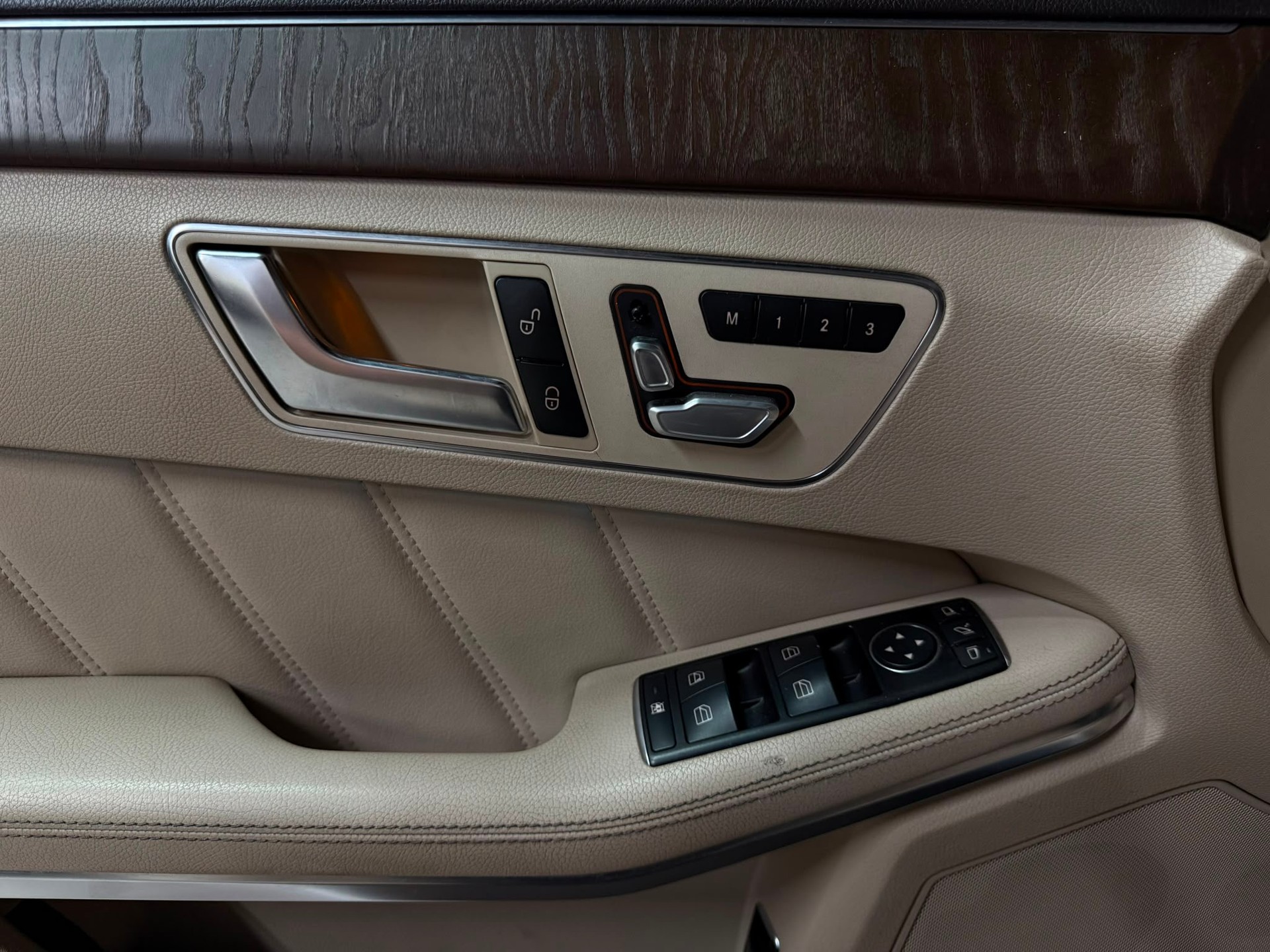 MERCEDES-BENZ E 250 CDI Elégance 4Matic 7G-Tronic-image-20