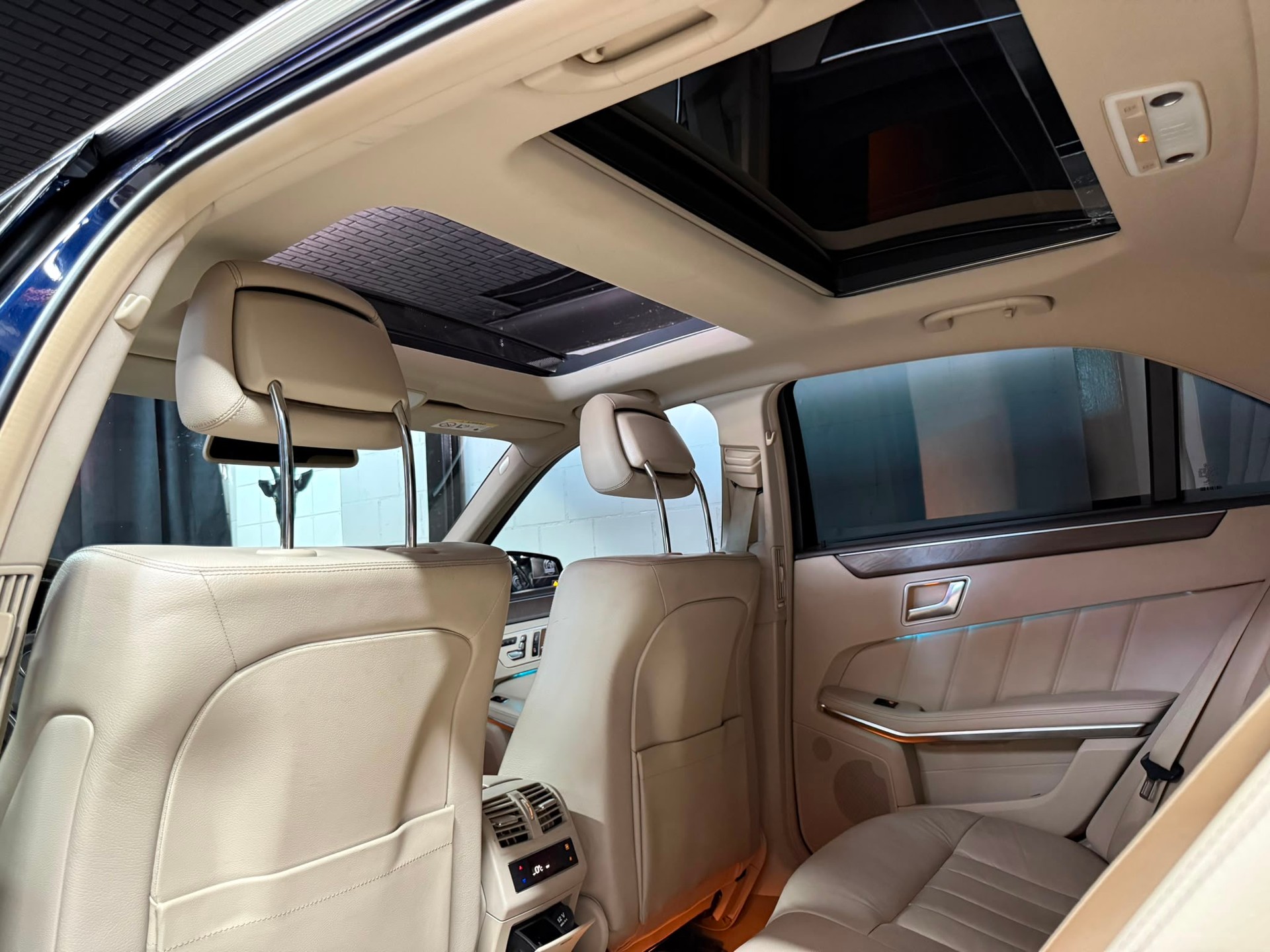 MERCEDES-BENZ E 250 CDI Elégance 4Matic 7G-Tronic-image-11