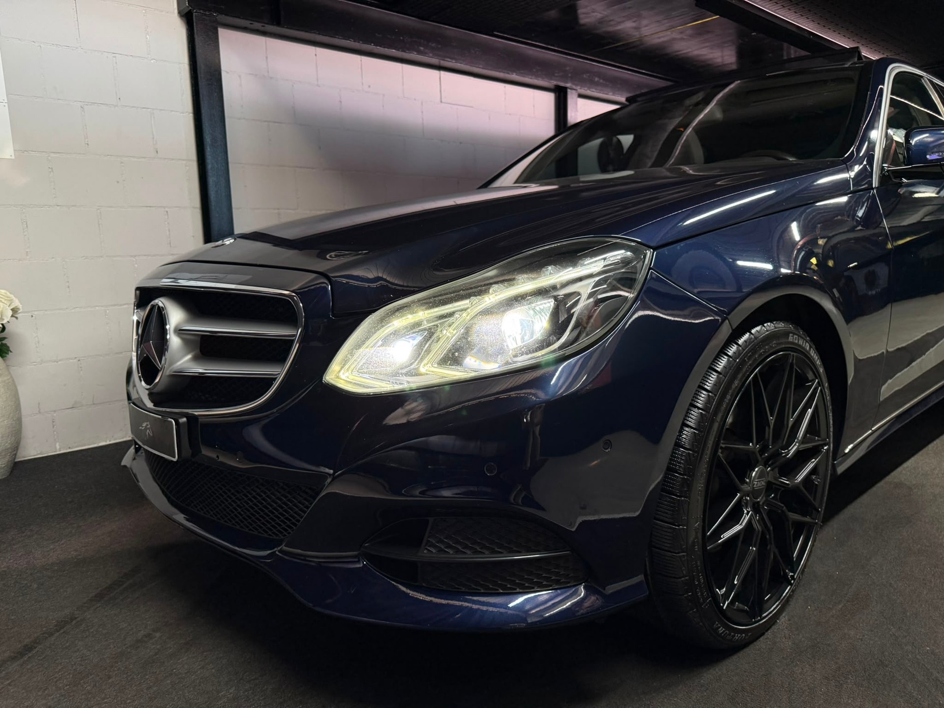 MERCEDES-BENZ E 250 CDI Elégance 4Matic 7G-Tronic-showroom-element-2