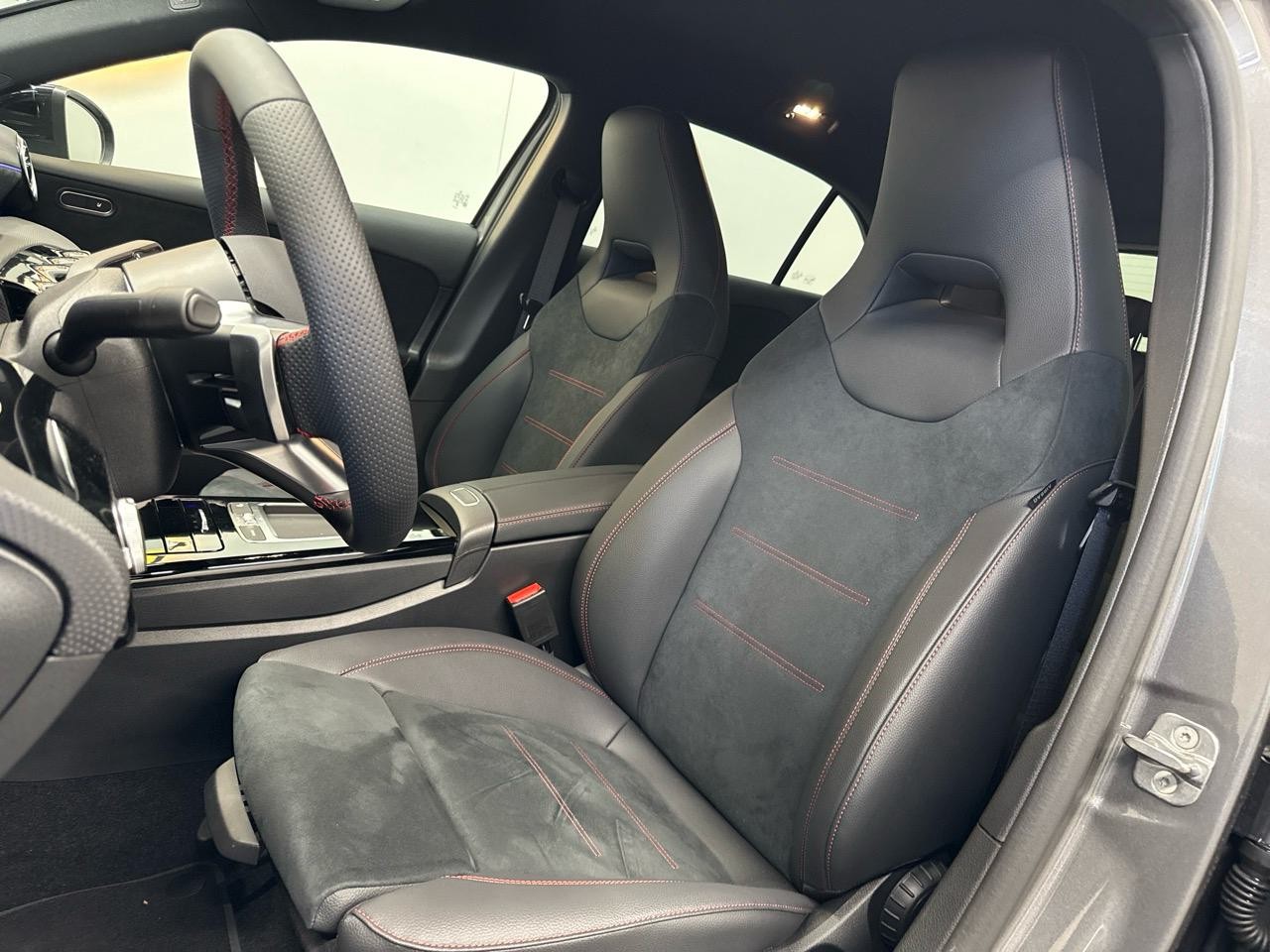 MERCEDES-BENZ A 250 e DCT AMG-showroom-element-3