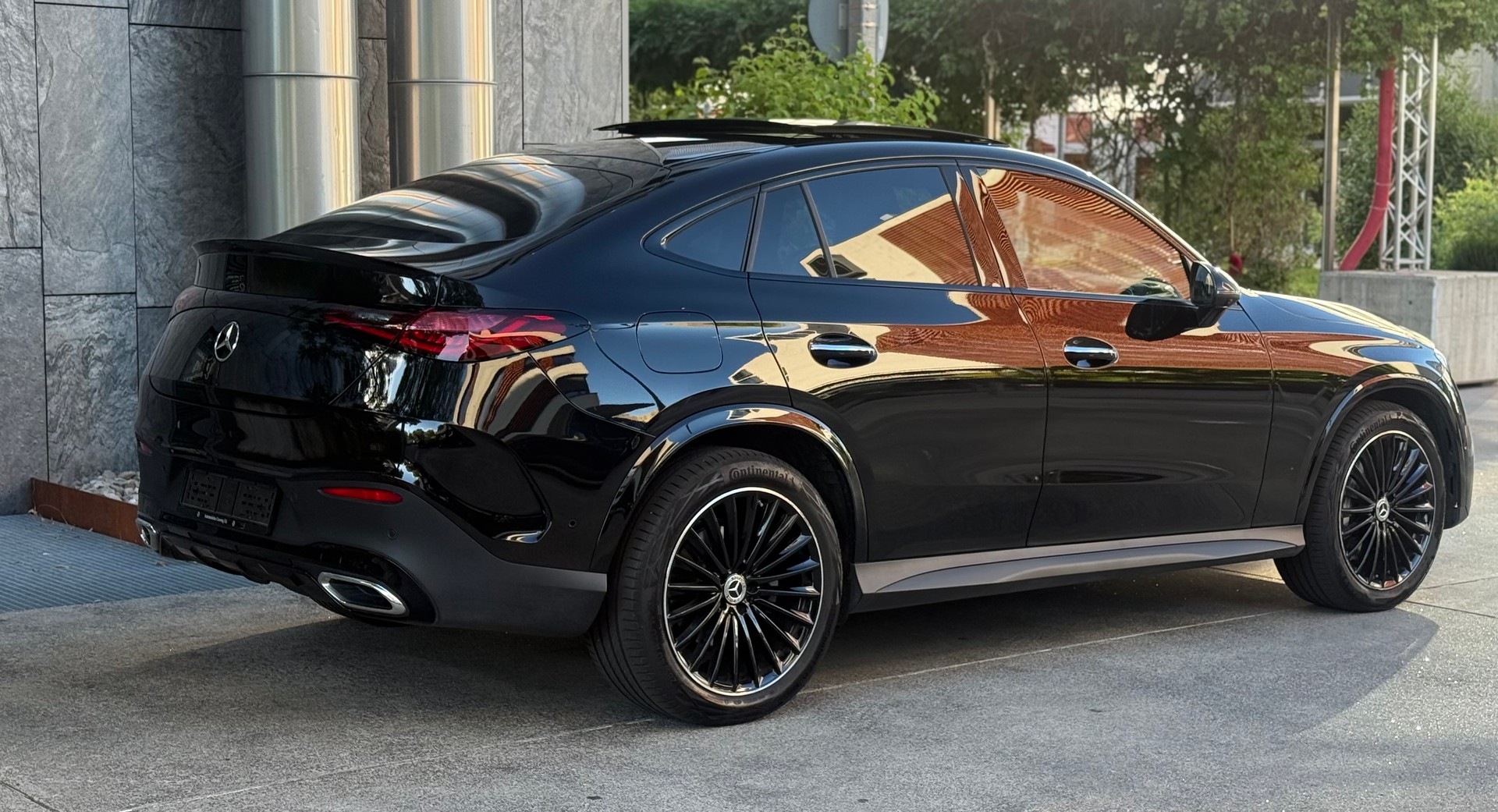 MERCEDES-BENZ GLC 300 4Matic 9G-Tronic-showroom-element-3