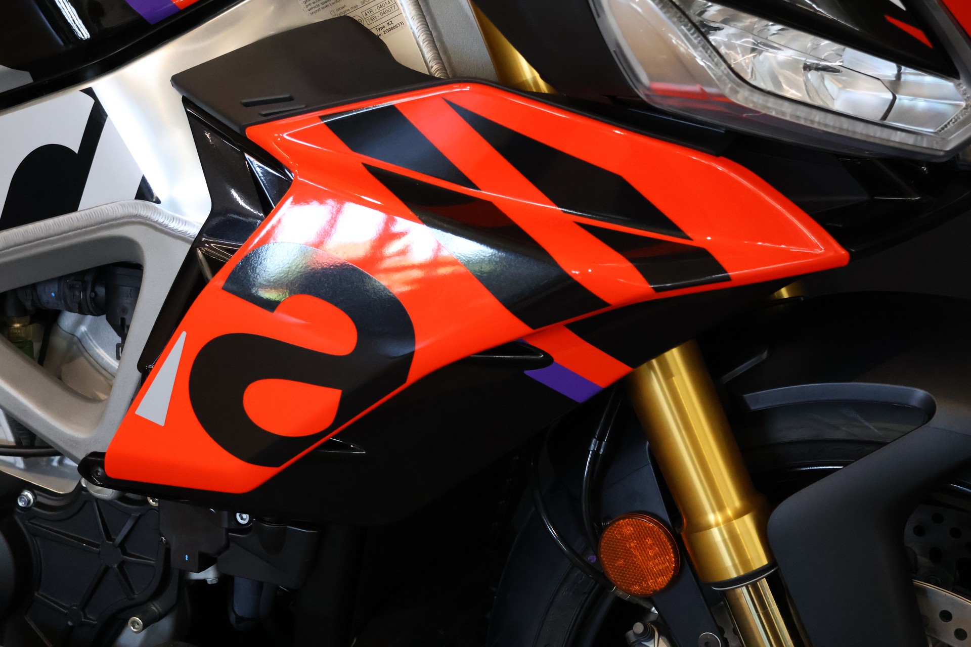 APRILIA Tuono V4 1100 Factory-image-14