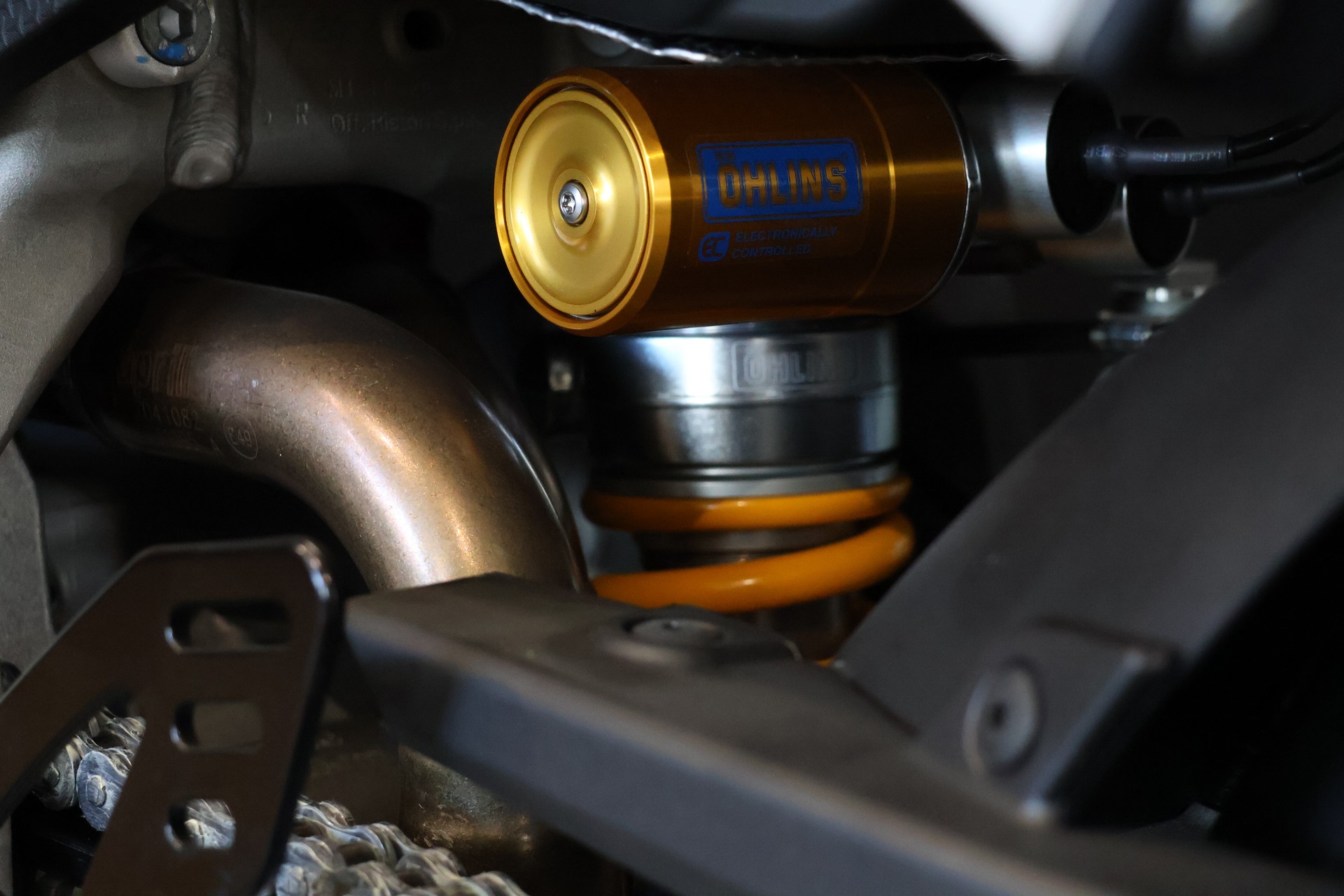 APRILIA Tuono V4 1100 Factory-image-8