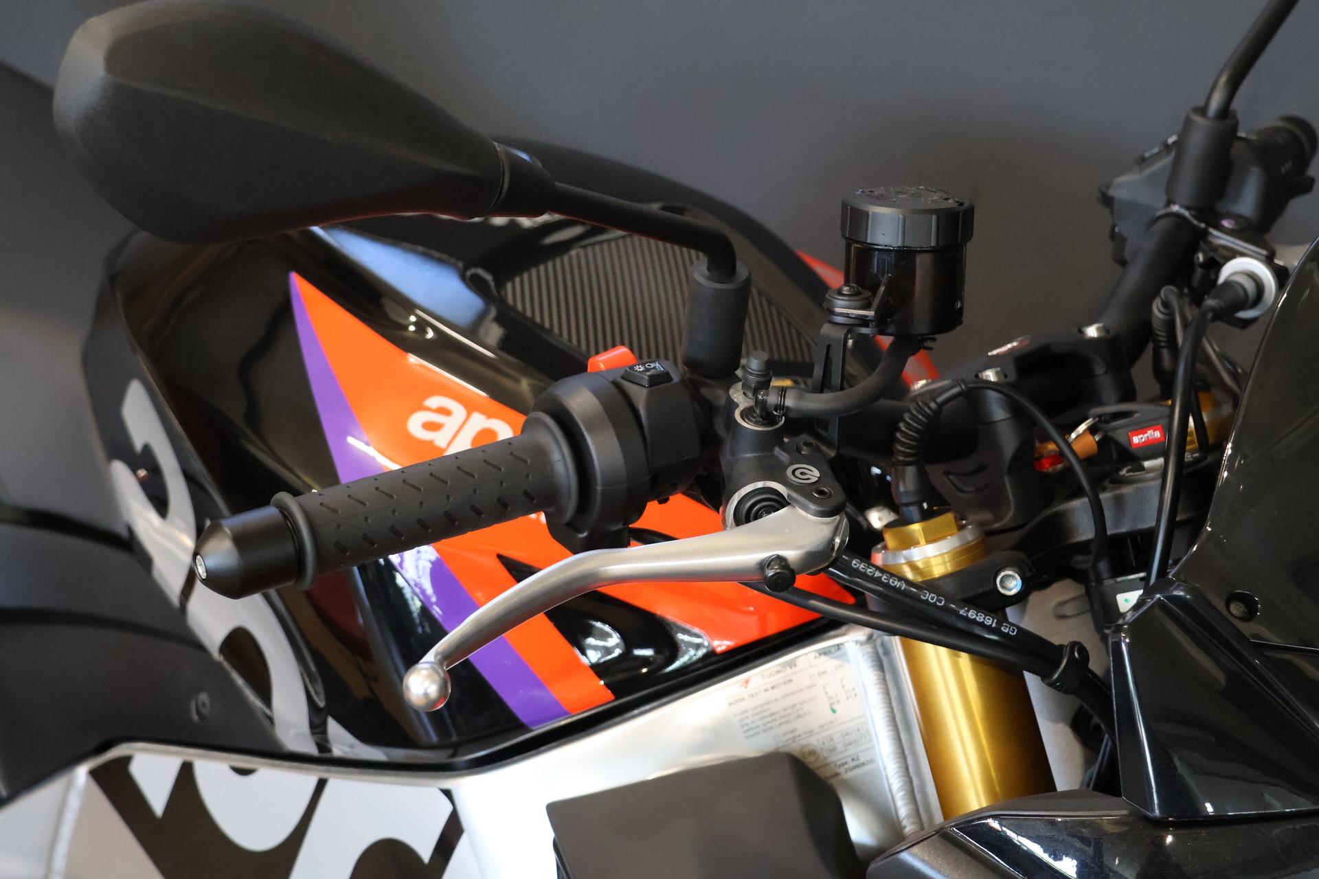 APRILIA Tuono V4 1100 Factory-image-13