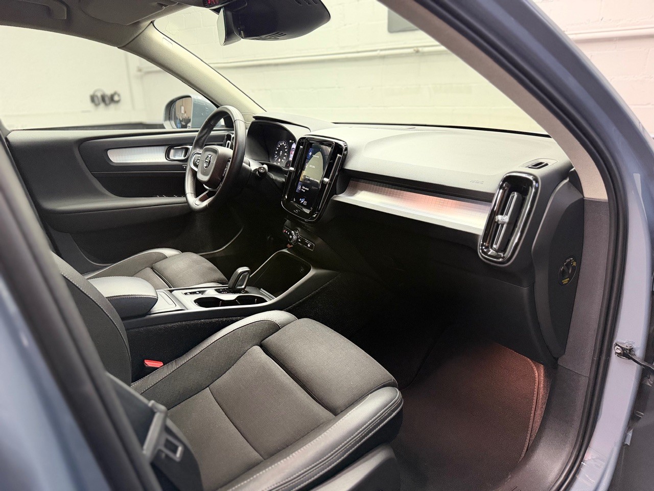VOLVO XC40 T4 AWD Momentum Geartronic | CH-Auto | 1.Hand | ACC | Gratis Service-image-22