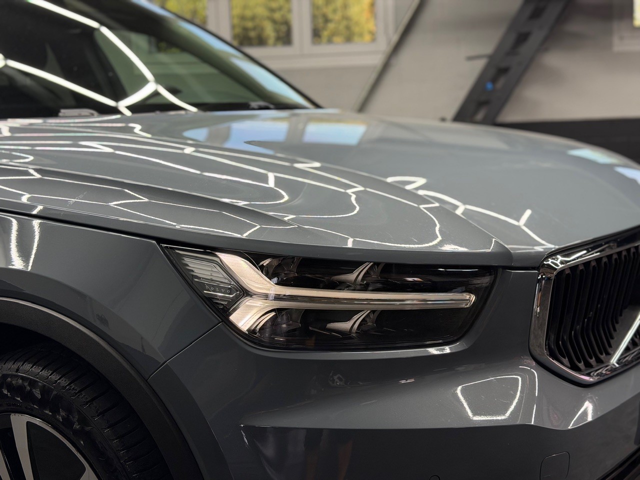 VOLVO XC40 T4 AWD Momentum Geartronic | CH-Auto | 1.Hand | ACC | Gratis Service-image-5
