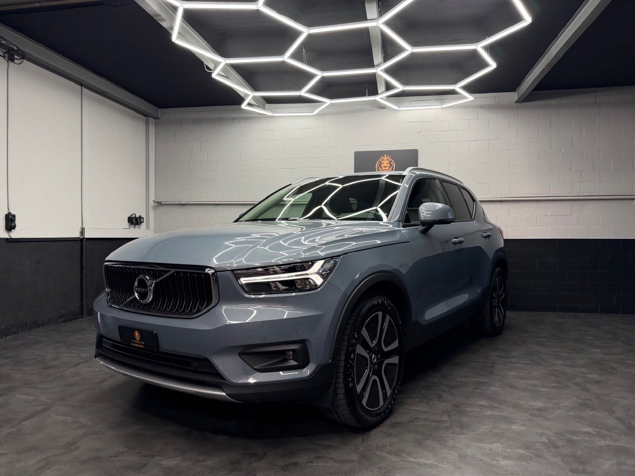 VOLVO XC40 T4 AWD Momentum Geartronic | CH-Auto | 1.Hand | ACC | Gratis Service-showroom-element-2