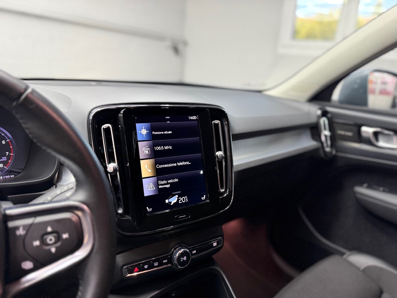 VOLVO XC40 T4 AWD Momentum Geartronic | CH-Auto | 1.Hand | ACC | Gratis Service-image-16