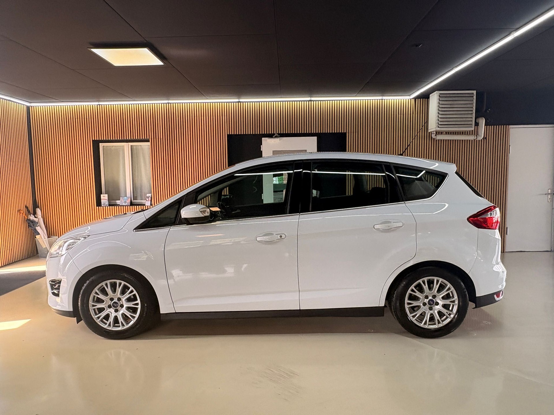 FORD C-Max 1.6 Ti-VCT Titanium-showroom-element-3