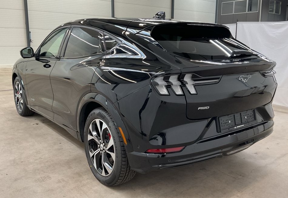 FORD Mustang MACH-E Premium AWD 72.6 kWh-showroom-element-1