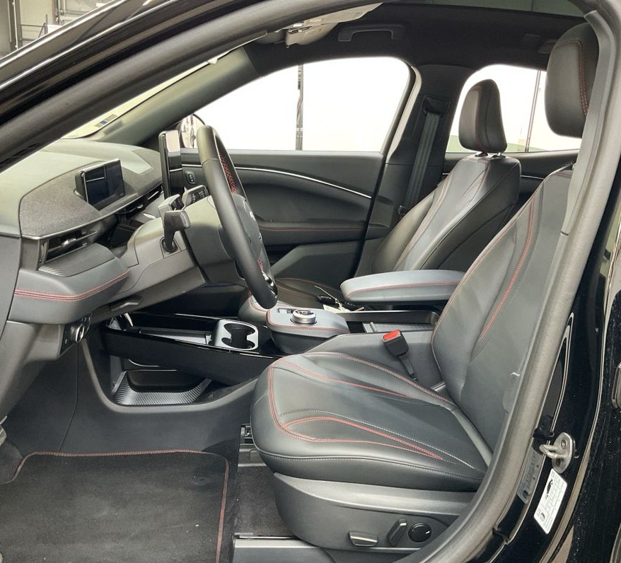 FORD Mustang MACH-E Premium AWD 72.6 kWh-showroom-element-3