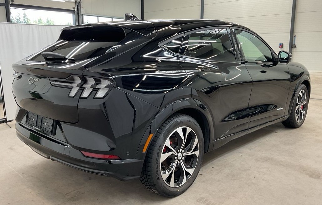 FORD Mustang MACH-E Premium AWD 72.6 kWh-showroom-element-2