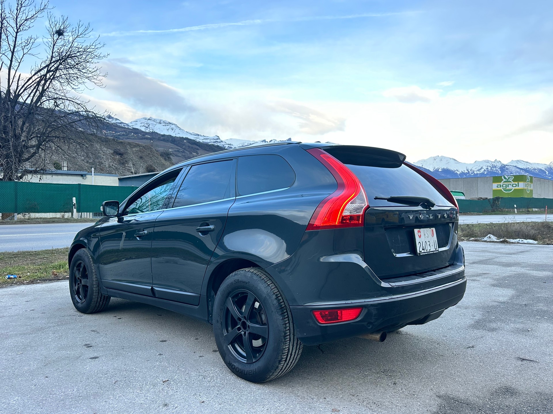 VOLVO XC60 D5 AWD Momentum Geartronic-image-3